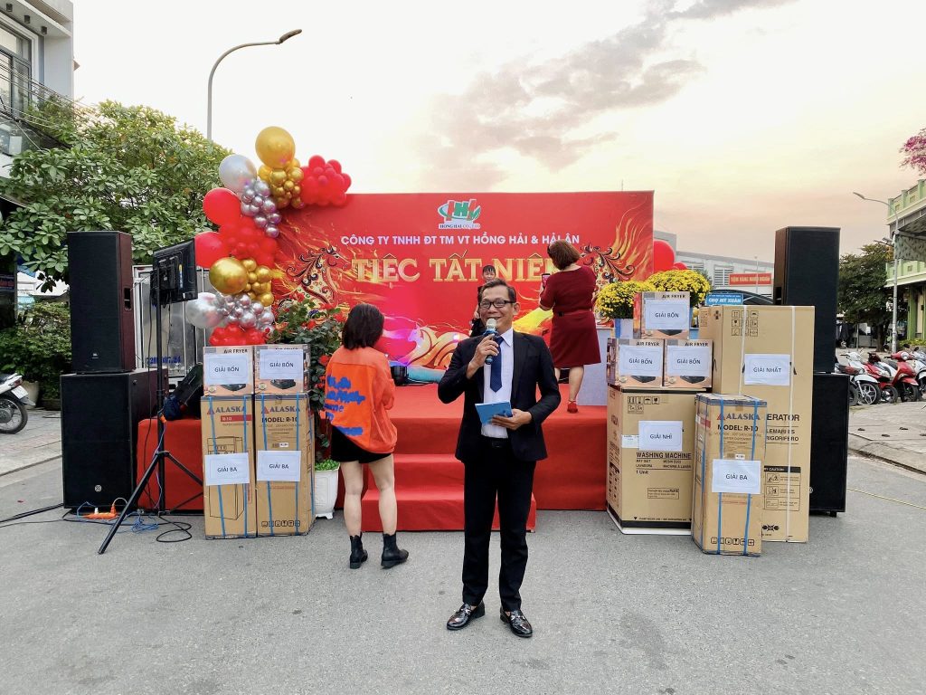 Thiet ke thi cong backdrop tai Chau Duc chuyên nghiep cho su kien doanh nghiep